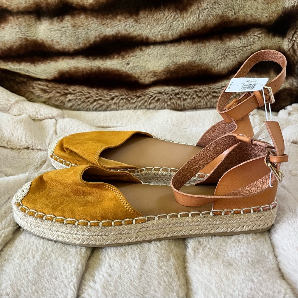 Old Navy Closed Toe Ankle Strap Mustard Yellow Suede Espadrilles - 8